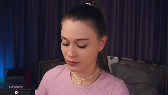 Snapshot of CedelKyngi chatting on February 18, 2025, 1:44 pm CedelKyngi online show from February 18, 2025, 1:44 pm