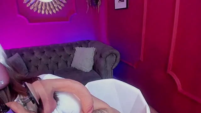 Red lady online show from March 26, 2026, 3:56 am