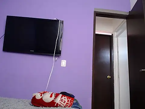 Laura martin  online show from February 1, 2026, 6:39 pm