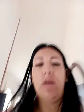 Laura martin  online show from April 15, 2026, 1:18 pm