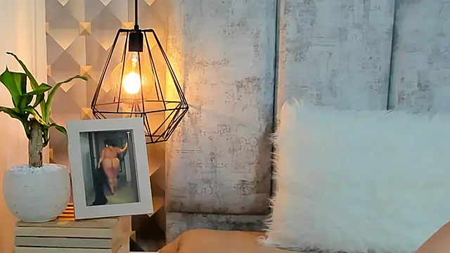 Sara Thompsoon online show from February 8, 2026, 12:08 pm