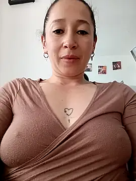 Snapshot of emilypoppy3 chatting on April 18, 2026, 8:09 pm emilypoppy3 online show from April 18, 2026, 8:09 pm