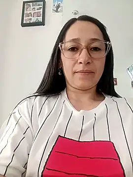 Snapshot of emilypoppy3 chatting on April 20, 2026, 9:27 pm emilypoppy3 online show from April 20, 2026, 9:27 pm