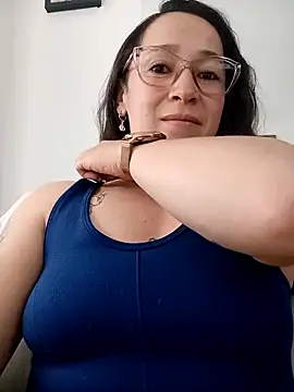 Snapshot of emilypoppy3 chatting on April 28, 2026, 8:58 pm emilypoppy3 online show from April 28, 2026, 8:58 pm