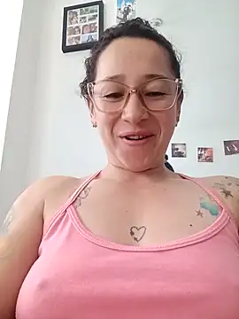 Snapshot of emilypoppy3 chatting on May 1, 2026, 3:38 pm emilypoppy3 online show from May 1, 2026, 3:38 pm