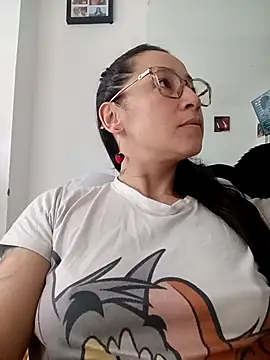 Snapshot of emilypoppy3 chatting on May 5, 2026, 12:35 pm emilypoppy3 online show from May 5, 2026, 12:35 pm