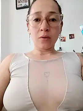 Snapshot of emilypoppy3 chatting on May 7, 2026, 12:43 pm emilypoppy3 online show from May 7, 2026, 12:43 pm