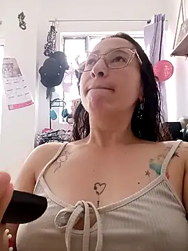 Snapshot of emilypoppy3 chatting on May 8, 2026, 12:43 pm emilypoppy3 online show from May 8, 2026, 12:43 pm
