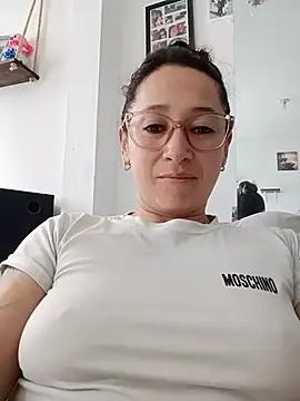 Snapshot of emilypoppy3 chatting on May 13, 2026, 7:11 pm emilypoppy3 online show from May 13, 2026, 7:11 pm