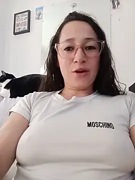 Snapshot of emilypoppy3 chatting on May 21, 2026, 8:27 pm emilypoppy3 online show from May 21, 2026, 8:27 pm