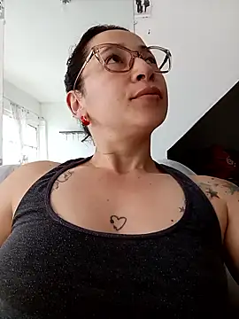 Snapshot of emilypoppy3 chatting on May 23, 2026, 12:42 pm emilypoppy3 online show from May 23, 2026, 12:42 pm