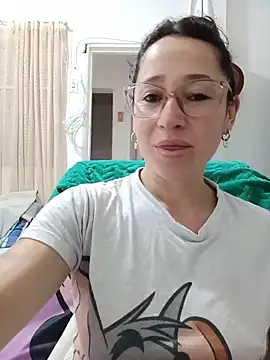 Snapshot of emilypoppy3 chatting on June 6, 2026, 12:43 pm emilypoppy3 online show from June 6, 2026, 12:43 pm