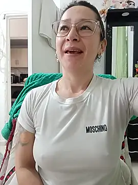 Snapshot of emilypoppy3 chatting on June 26, 2026, 5:28 pm emilypoppy3 online show from June 26, 2026, 5:28 pm