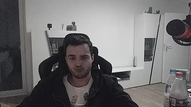 SharkLuigi online show from January 3, 2025, 3:49 am