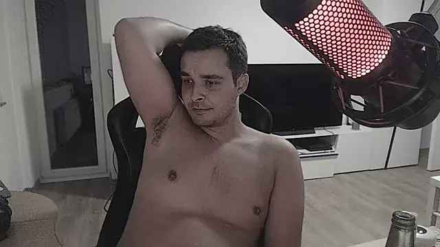 SharkLuigi online show from October 31, 2025, 4:46 am