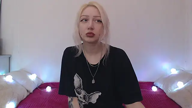 Snapshot of Emily_hardcore chatting on July 6, 2026, 8:44 pm Emily hardcore online show from July 6, 2026, 8:44 pm