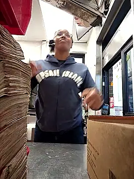 Snapshot of samone9 chatting on November 9, 2025, 2:04 pm samone9 online show from November 9, 2025, 2:04 pm