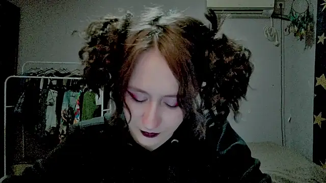 JoannaTompson online show from June 19, 2026, 12:04 am
