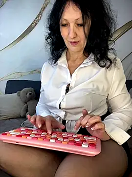 Katie-n online show from September 15, 2025, 6:24 am