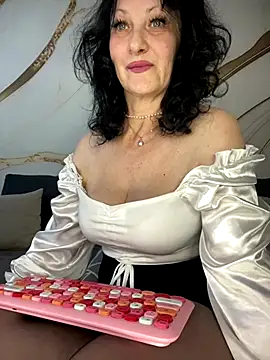 Katie-n online show from September 29, 2025, 6:07 am