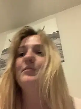 Snapshot of cammy2 chatting on January 22, 2025, 2:15 am cammy2 online show from January 22, 2025, 2:15 am