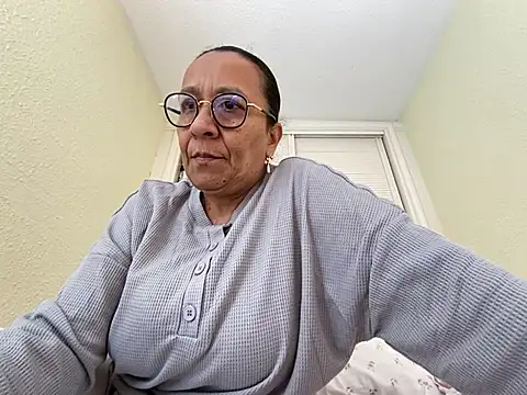 Snapshot of sweeviolet chatting on February 22, 2025, 2:19 pm sweeviolet online show from February 22, 2025, 2:19 pm