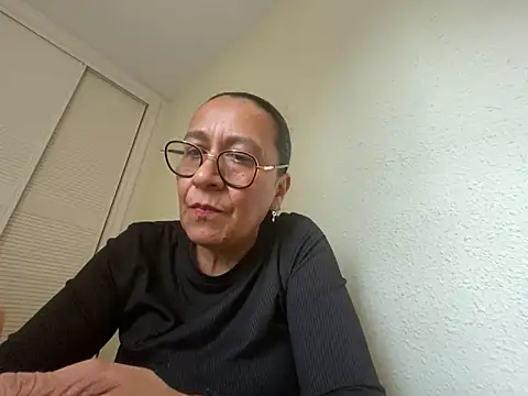 Snapshot of sweeviolet chatting on March 3, 2025, 1:42 pm sweeviolet online show from March 3, 2025, 1:42 pm