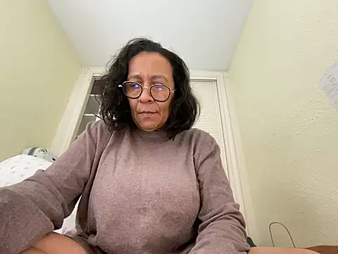 Snapshot of sweeviolet chatting on March 14, 2025, 1:13 pm sweeviolet online show from March 14, 2025, 1:13 pm