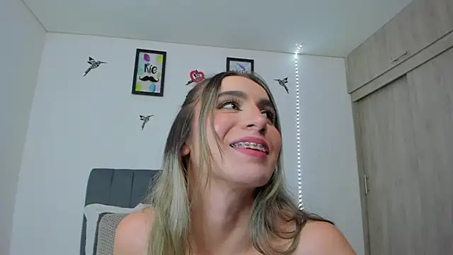 im sarah34 online show from February 15, 2026, 8:02 am