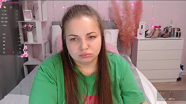 Crazyy girl  online show from March 18, 2025, 4:15 pm