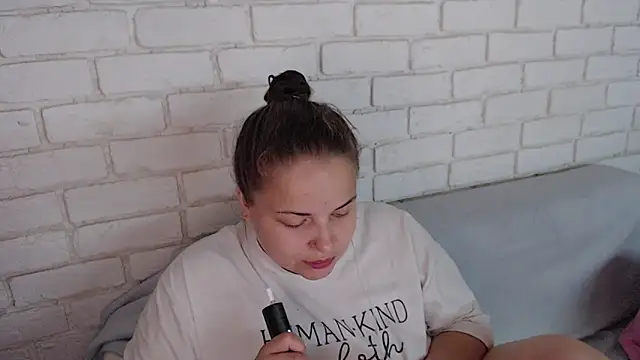 Crazyy girl  online show from September 22, 2025, 1:46 pm