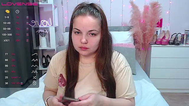 Crazyy girl  online show from March 27, 2026, 5:13 am