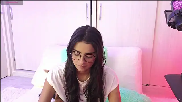 Snapshot of Yues050600 chatting on February 17, 2025, 2:09 am Yues050600 online show from February 17, 2025, 2:09 am