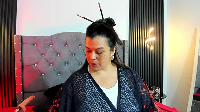 martina foxy  online show from September 12, 2025, 12:05 pm