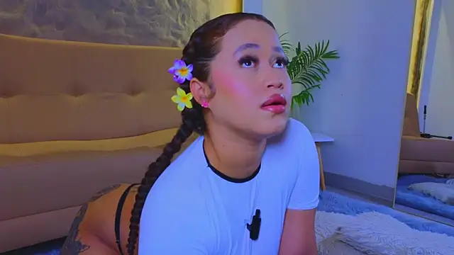 Isa  Blanc online show from October 6, 2025, 3:15 am