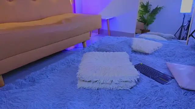 Isa  Blanc online show from October 12, 2025, 2:21 am