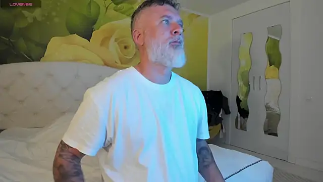 BlowMyXXL online show from March 20, 2026, 4:12 pm