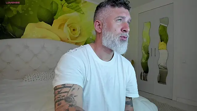 BlowMyXXL online show from March 22, 2026, 7:34 am