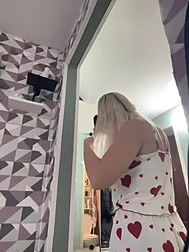 Snapshot of MerlinDave chatting on April 16, 2026, 1:06 am MerlinDave online show from April 16, 2026, 1:06 am