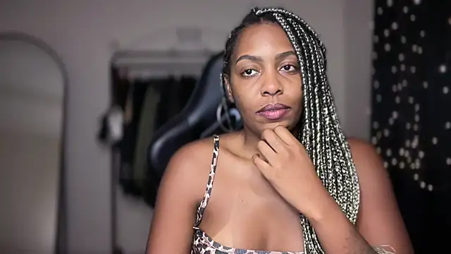 marisilva br online show from November 30, 2025, 12:03 am