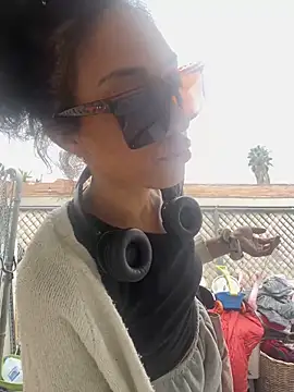 starrynikki online show from February 11, 2025, 7:05 pm