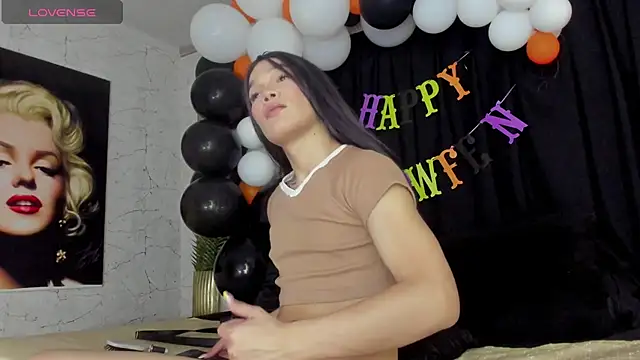 CloeRodriguez online show from November 3, 2025, 2:24 am