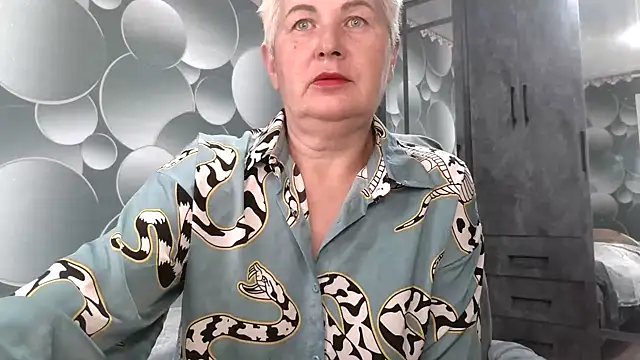 NicoleOlla online show from October 5, 2025, 4:11 am