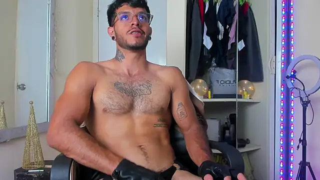 JuanBlade online show from March 20, 2025, 4:18 am