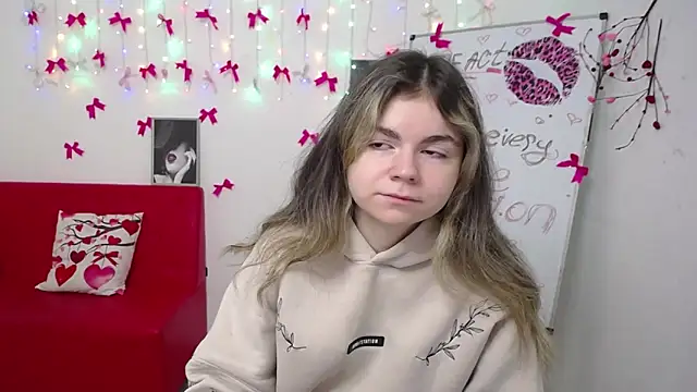 TinaRedly online show from March 12, 2026, 6:52 am