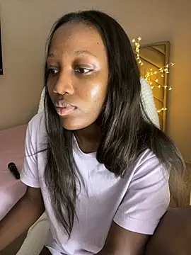 kellya  online show from April 5, 2026, 9:45 pm