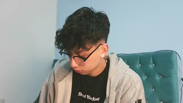  Thomas hot  online show from April 14, 2026, 4:29 am