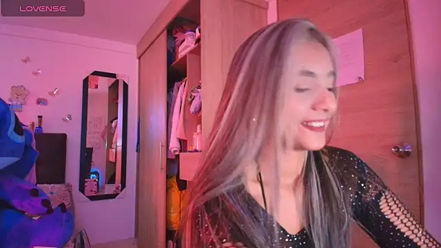 megan collins96 online show from May 22, 2026, 7:19 pm