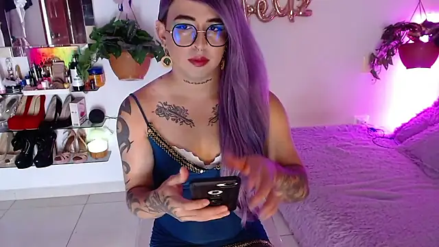 Laveneno ortiz07 online show from January 13, 2026, 11:43 pm