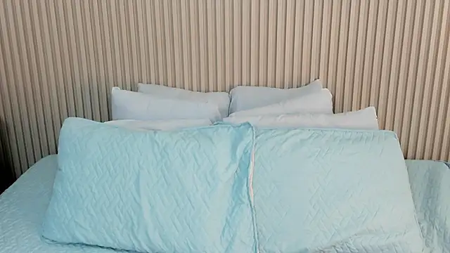 charlottebrowns  online show from October 21, 2025, 12:17 pm